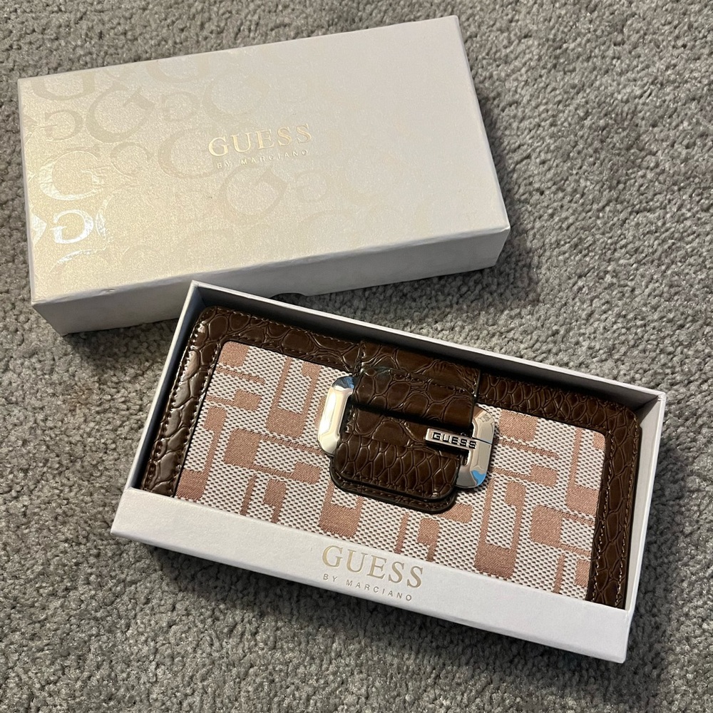 NWT & IN BOX - Brown Guess wallet with attached chain strap